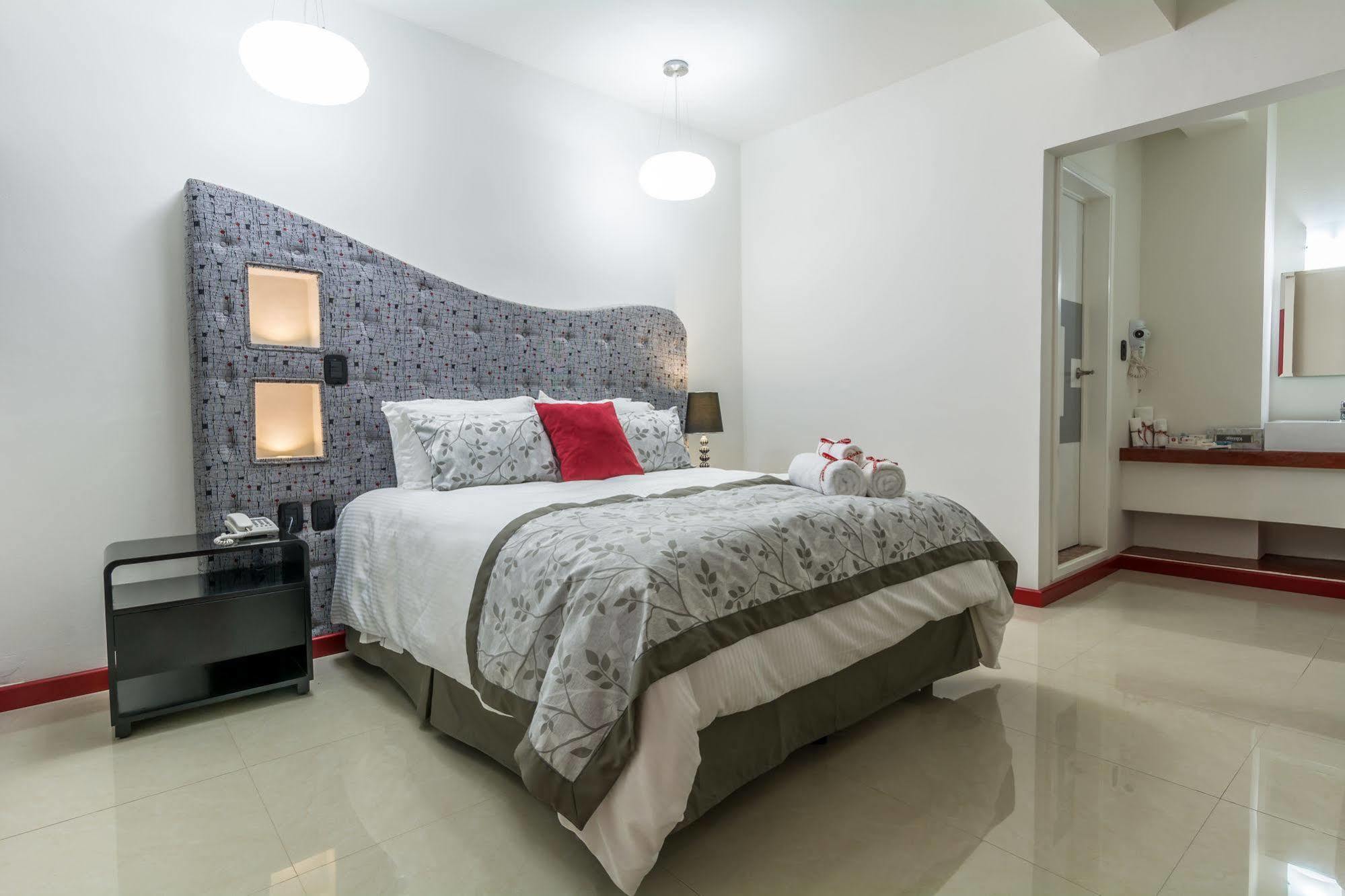 Hotel Luminus Comitan de Dominguez Esterno foto